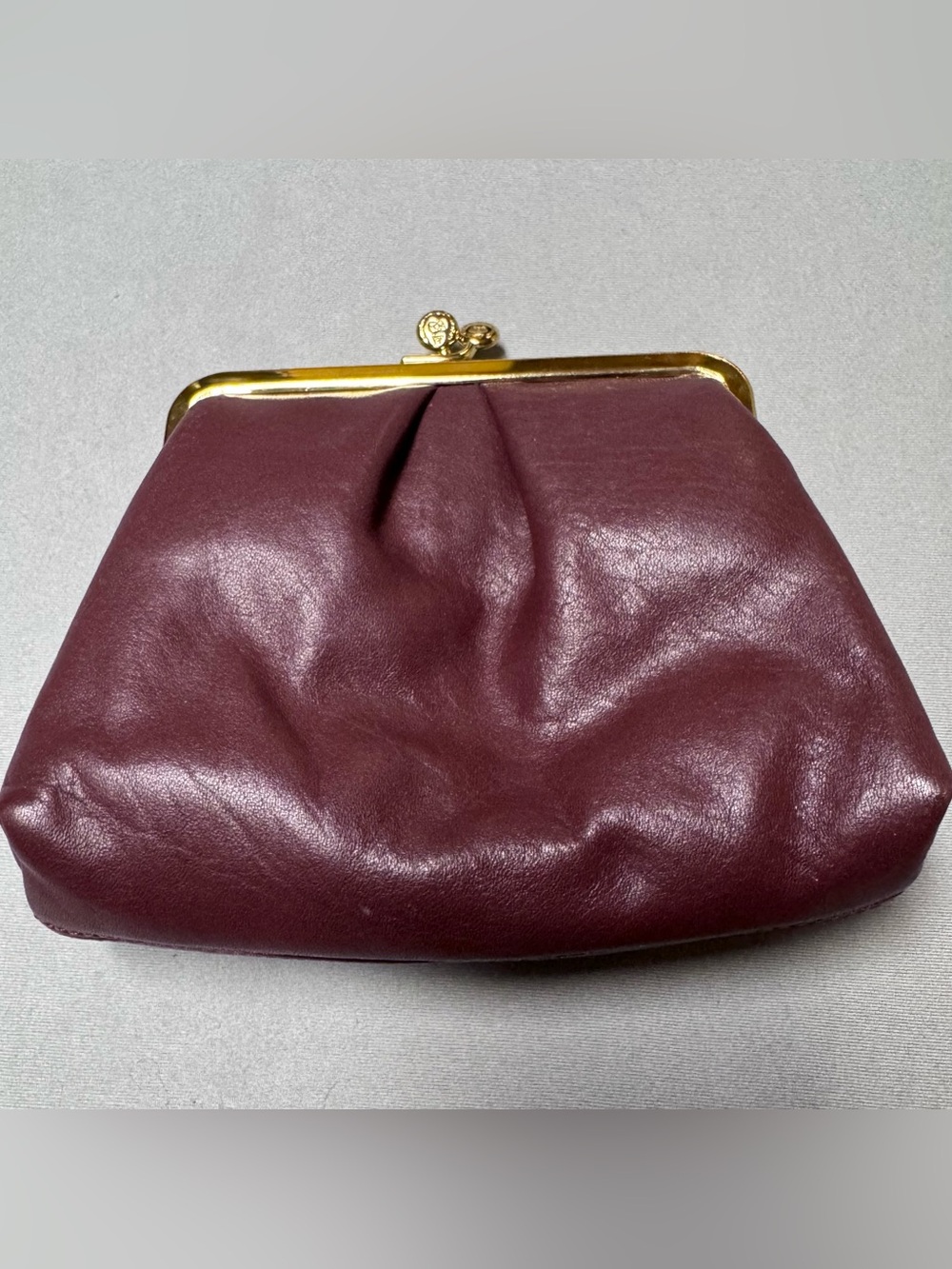 Vintage Etienne Aigner Coin Key
Purse Clutch W/ Kiss Closure oxblood leather - Picture 8 of 11